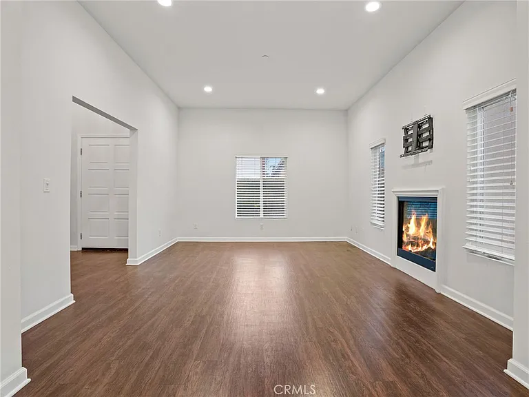 15940 W Ward Ct — Photo 4