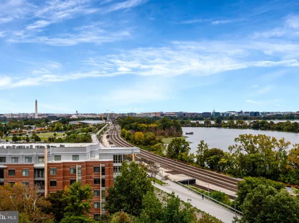 1200 Crystal Dr APT 912, Arlington, VA 22202
