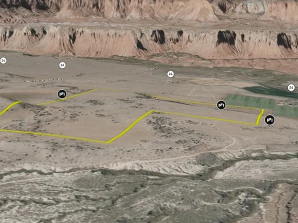 123 E Teasdale Rd, Torrey, UT 84775