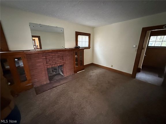 3rd image of 555 W Evergreen Ave