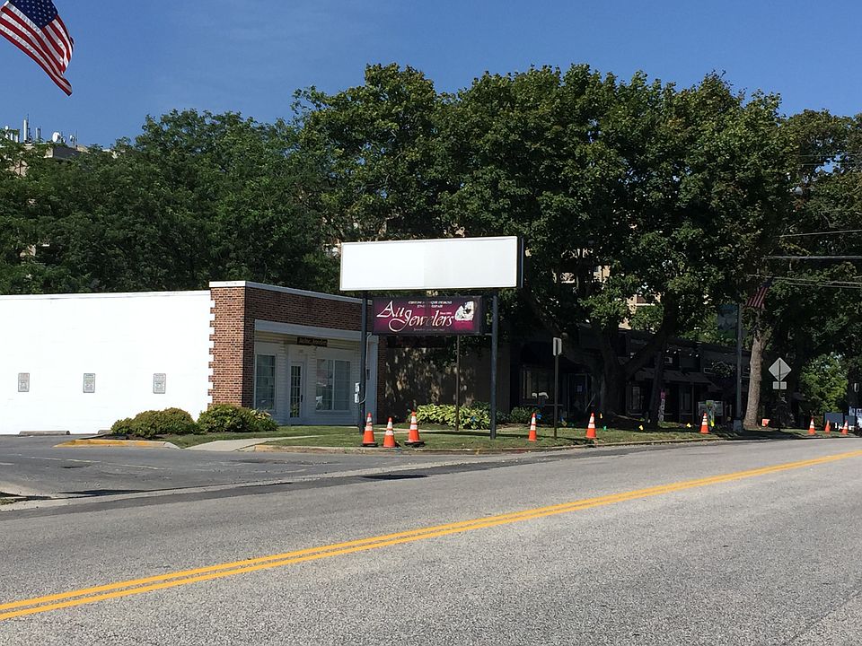 2nd image of 261 W Chocolate Ave
