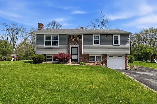 108 Whitney Dr Photo 1