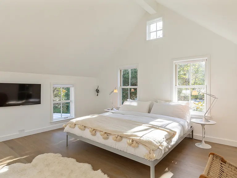 137 Accabonac Rd — Photo 9