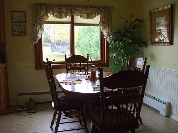 KIT & DINING W/ CERAMIC FLOORS