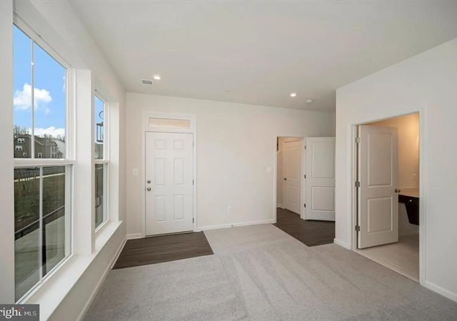 Great Townhome in Embrey Mill — Photo 4