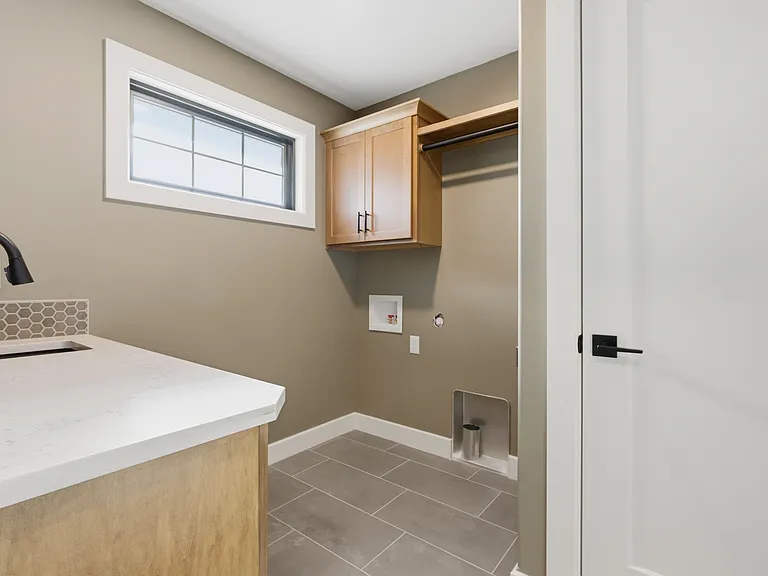 2138 E Beaumont St — Photo 19