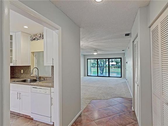 3rd image of 2910 SW 22nd Cir #2-212