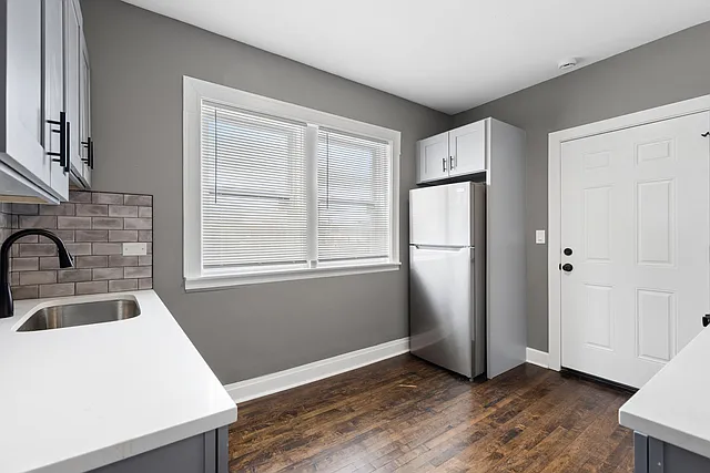 8210 S Marshfield Ave #2 — Photo 10
