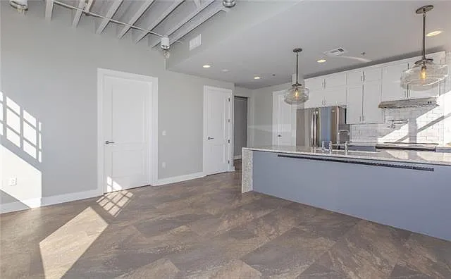 2 bed, 2.0 bath, 958 sqft, $2,635 — Photo 2