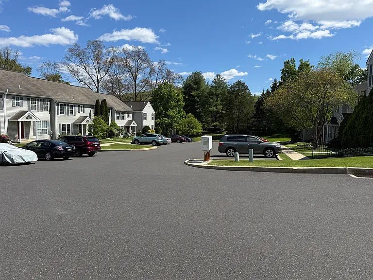 120 Village Dr — Photo 77