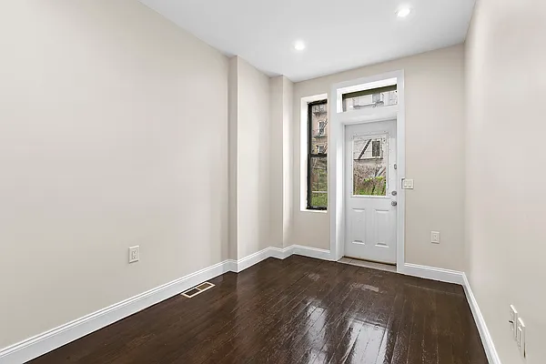 Rented by REINA PROPERTY GROUP CORP | media 18