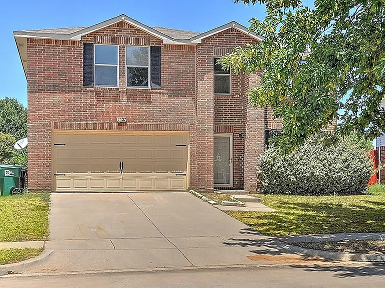 3327 Andalusian Dr — Photo 1