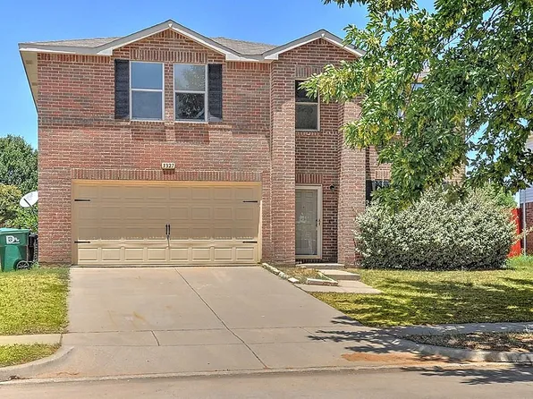 3327 Andalusian Dr, Denton, TX 76210