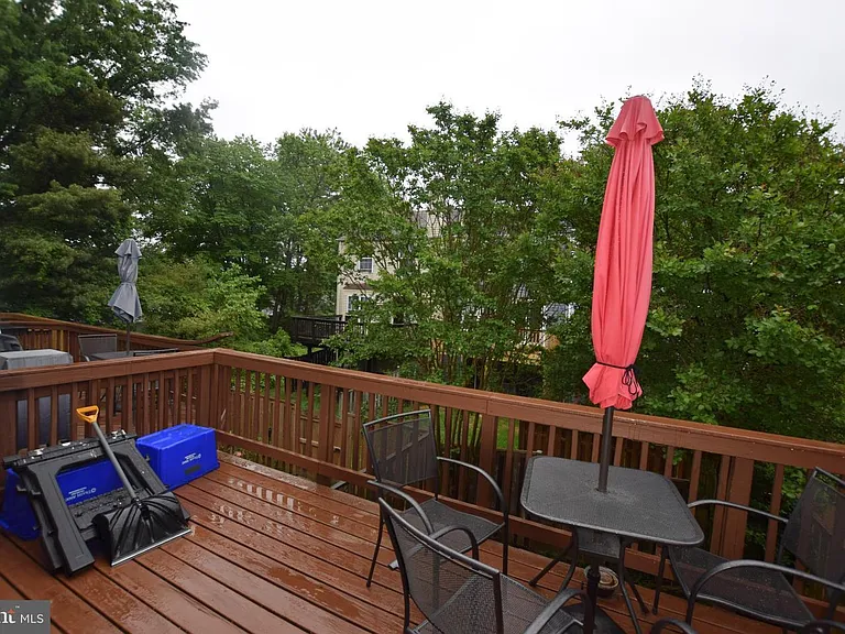 6560 Lochleigh Ct — Photo 10
