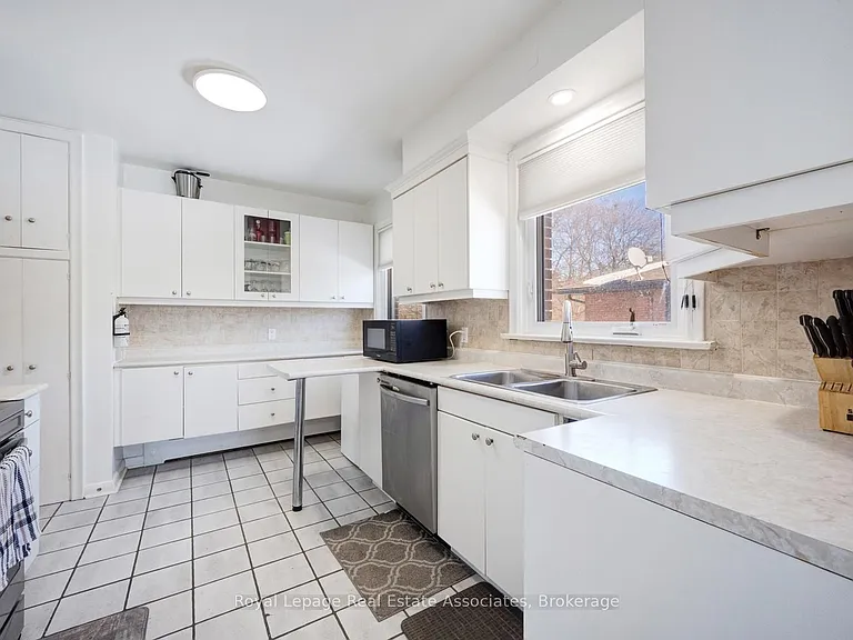 49 Bemersyde Dr #A — Photo 8