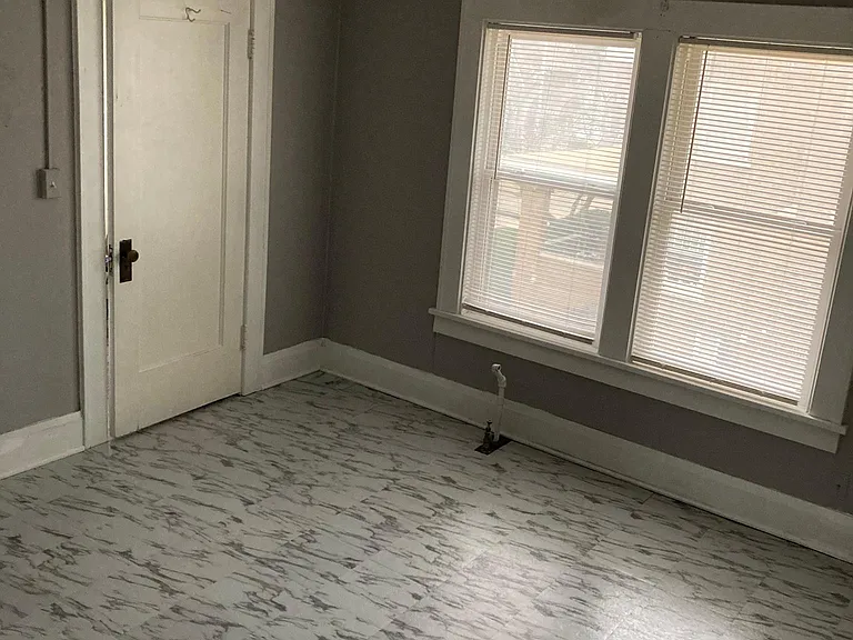 501 W Columbia Ter #A — Photo 6