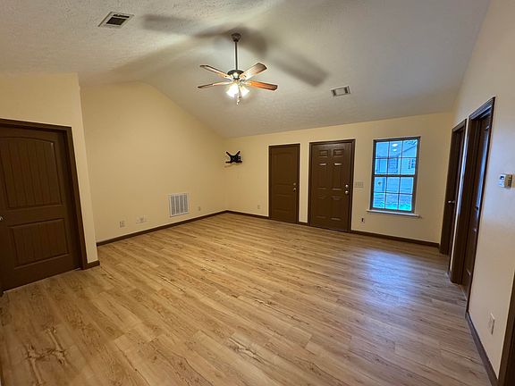 3rd image of 40 Southstone Dr