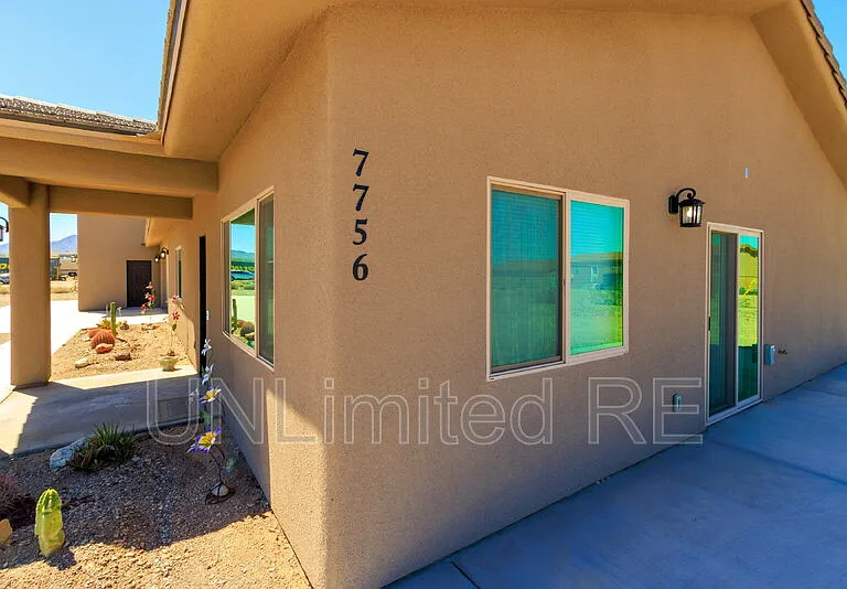 7756 N Sierra Vista Dr — Photo 9