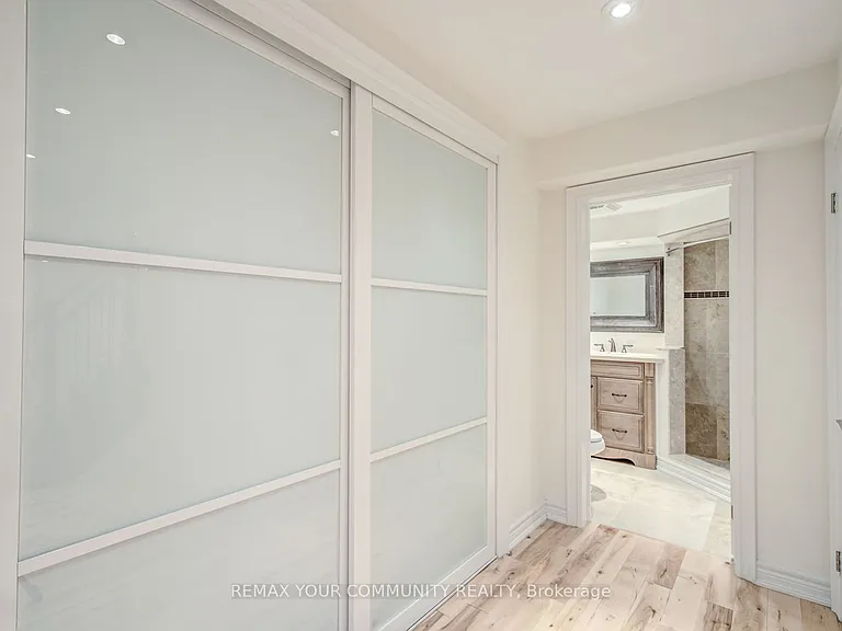 230 Humberland Dr — Photo 34