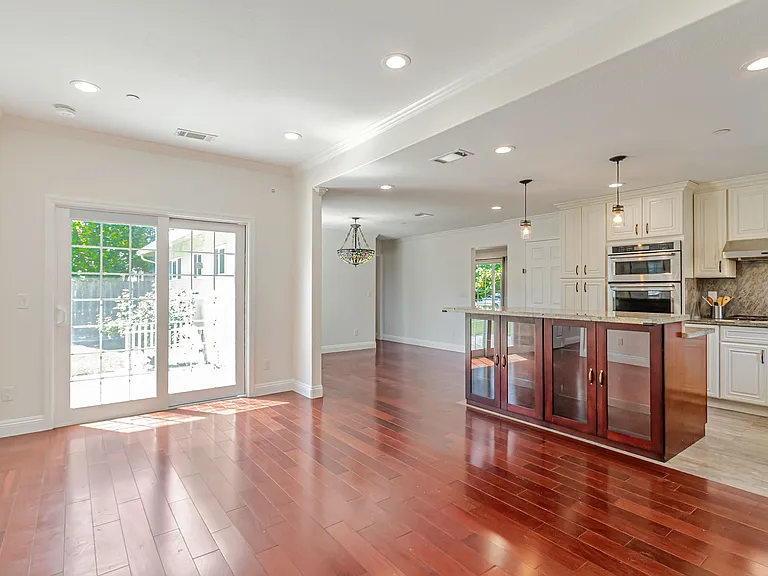 1070 Morningside Dr — Photo 12