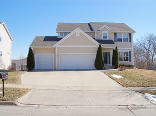 6401 Stanmore Ct, Johnston, IA 50131
