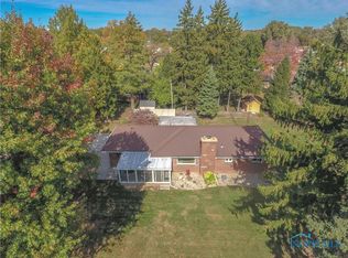 2805 Eastmoreland Dr, Oregon, OH 43616