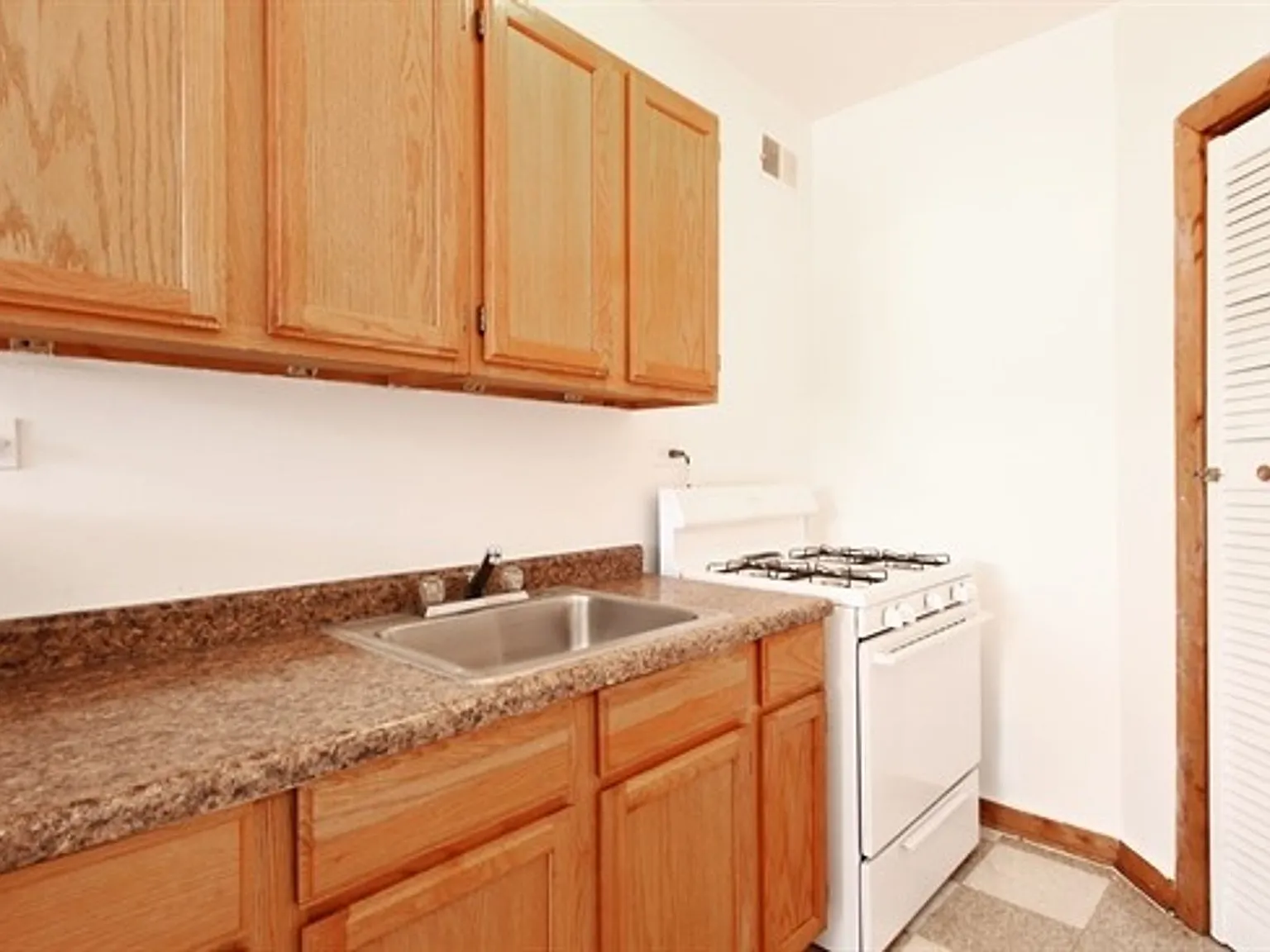 6306 S Artesian Ave — Photo 3