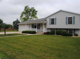 1437 Sunset Dr, Winona Lake, IN 46590