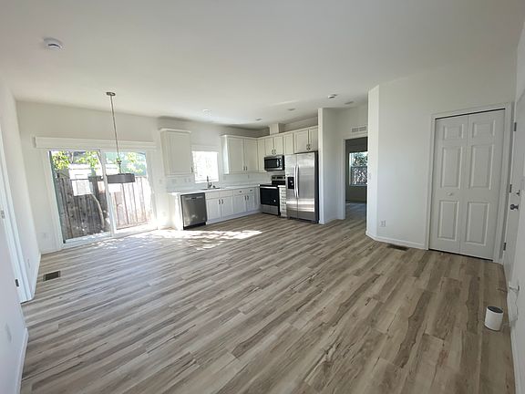3rd image of 430 Yosemite Dr