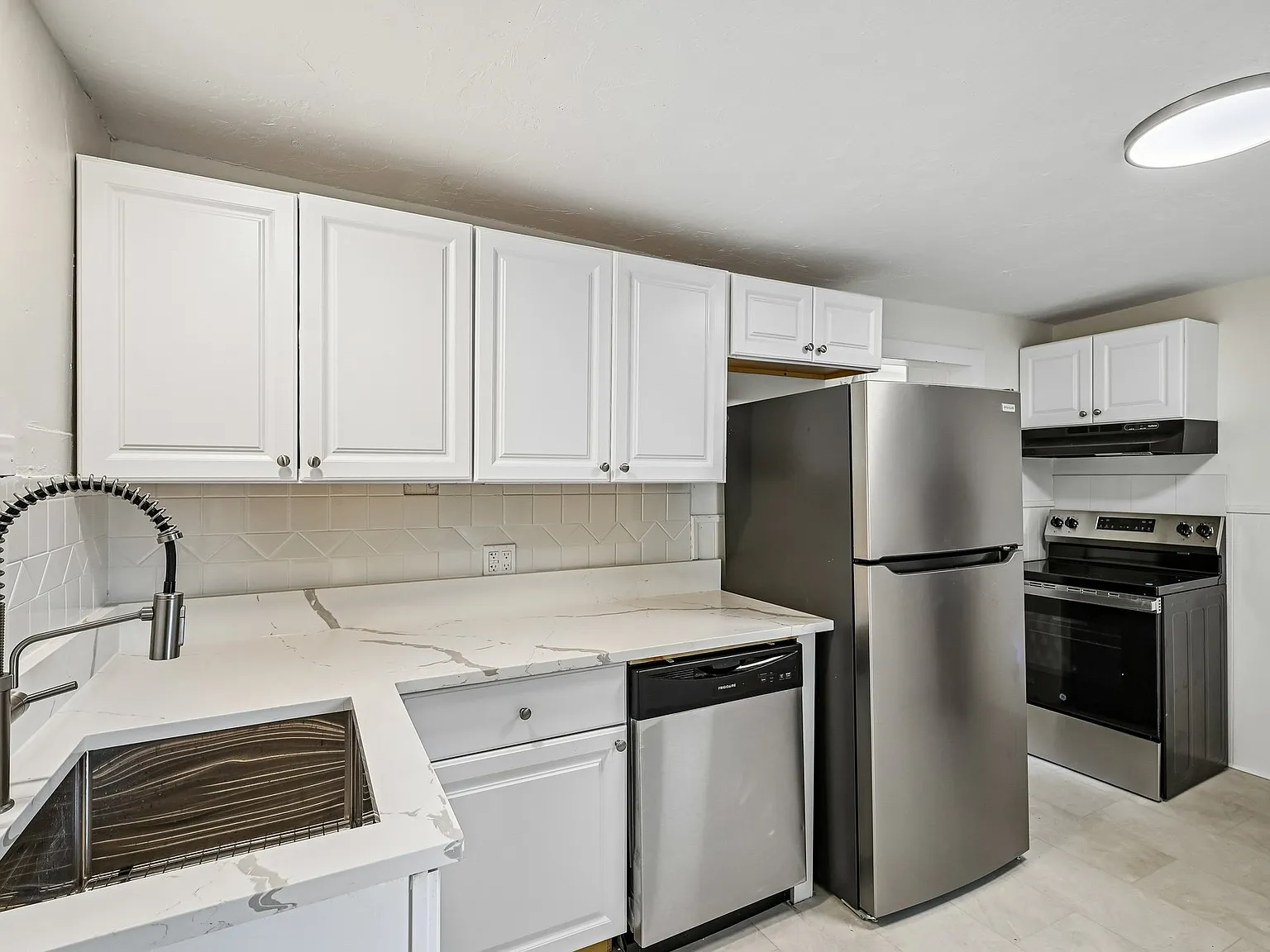 2 bed, 925 sqft, $2,950 — Photo 2