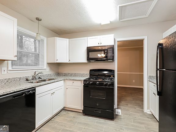 5th image of 2246 Camden Ct