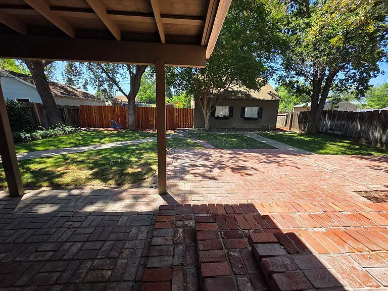 221 Oakshire Ave — Photo 26