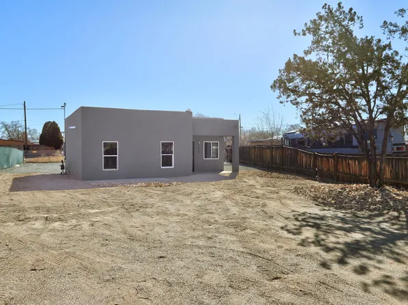 820 La Luz Dr NW, Albuquerque, NM 87107
