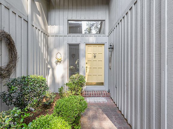 2nd image of 835 Saint Andrews Drive