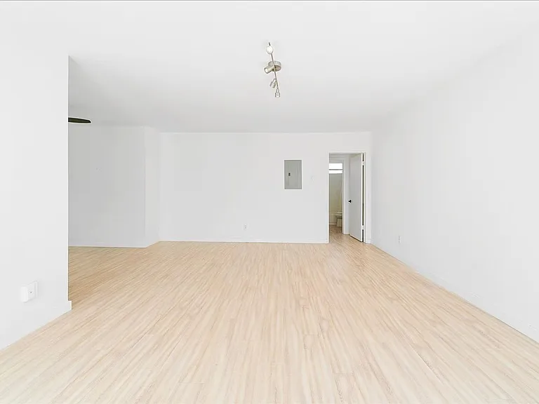 3761 Jasmine Ave #19 — Photo 3