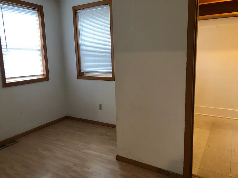 825 NE Michigan St — Photo 9