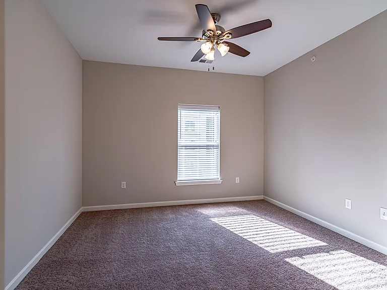 Saddlebred Park Apartments — Photo 12