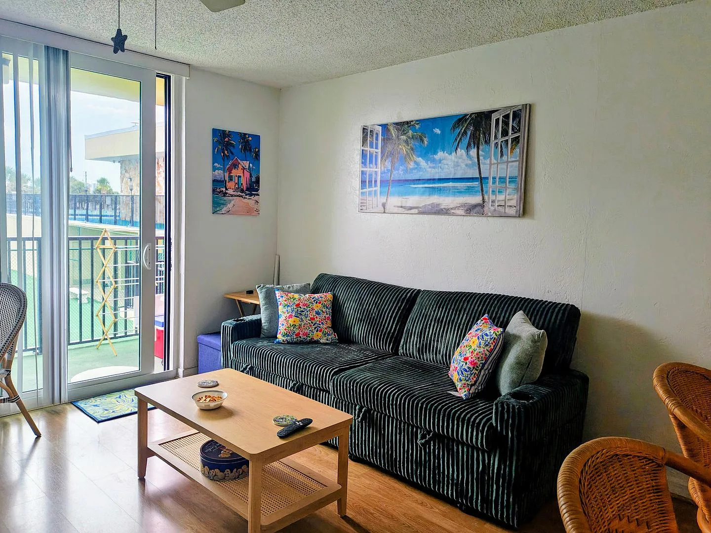 Complex With Lots of Amenities and Across the street from Beach 1 Bedroom 1 Bath Condo — Photo 3