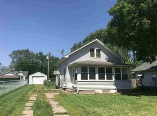 2386 Dunham St, Clinton, IA 52732