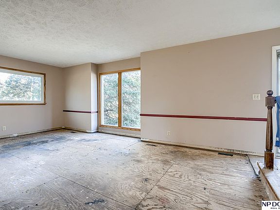 3rd image of 1921 Pinedale Ave