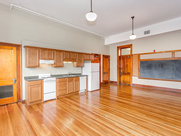 Sunnyside Apartments — Photo 2