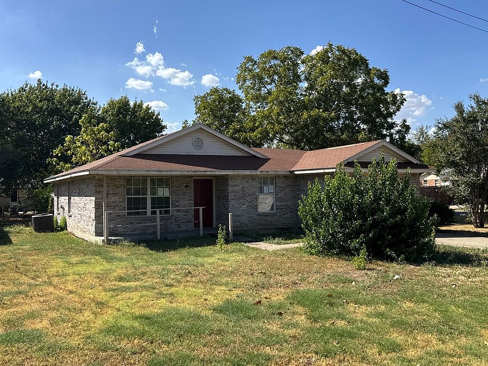 1st image of 800 Maple St
