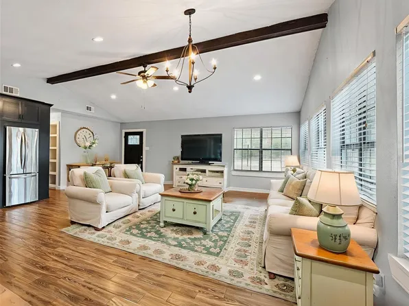 28700 Gumwood Ct, Huntsville, TX 77320