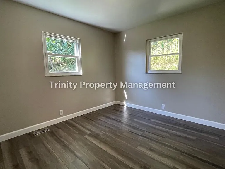 305 Michael St — Photo 14