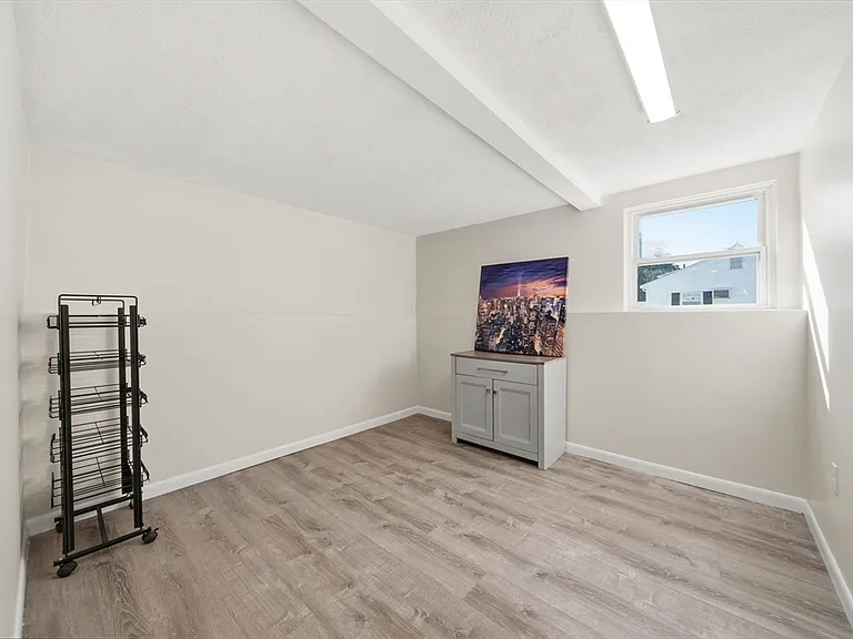 221 Totten Pond Rd — Photo 21