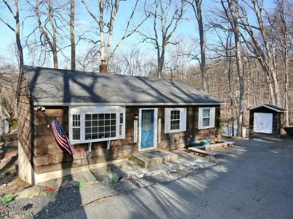 416 Cupsaw Dr, Ringwood Boro, NJ 07456