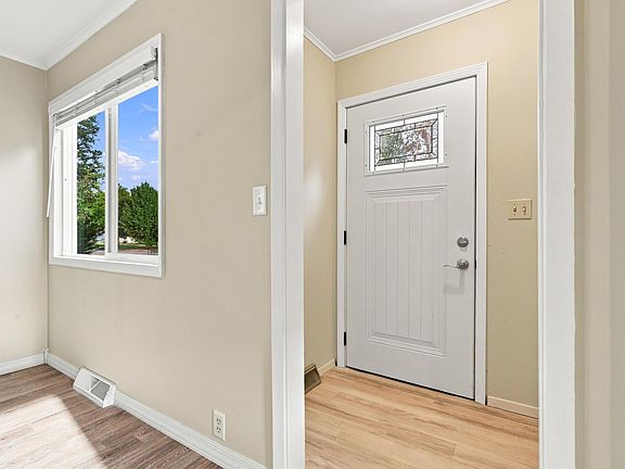 4th image of 408 15th Ave S