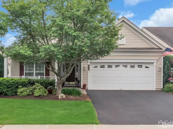 378 Windfall Ln, Somerset, NJ 08873