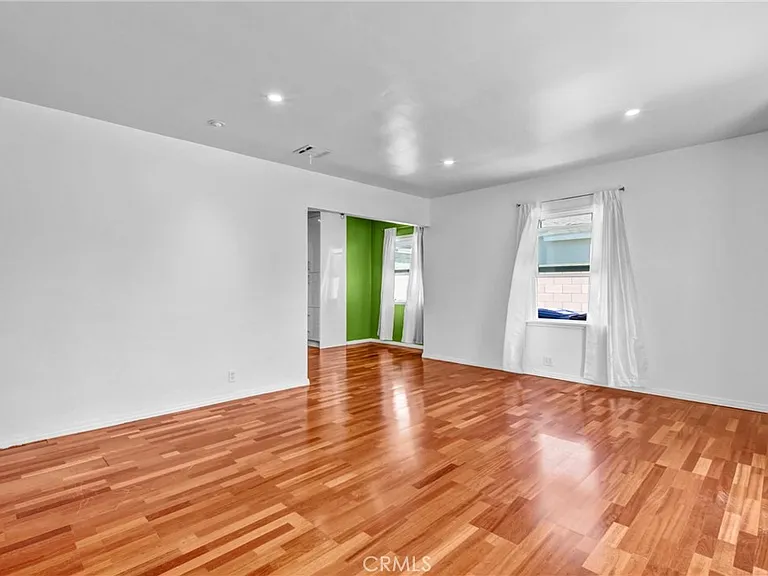3663 Delta Ave — Photo 5
