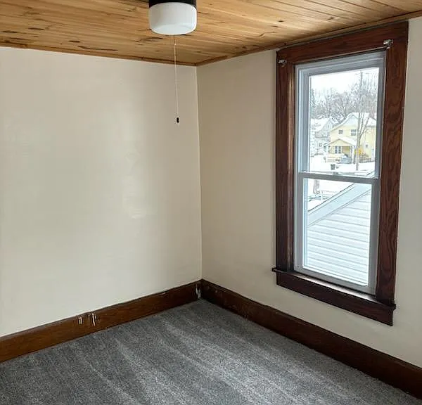Bain Ave — Photo 4